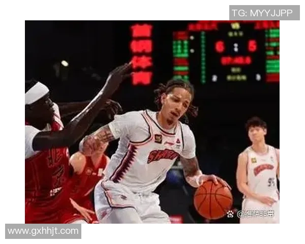 北京足球队灵活战术解析与球队适应能力探讨